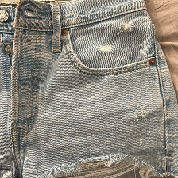 Faded/Distressed Levi 501 Washed Jean Shorts - Picture 4 of 6